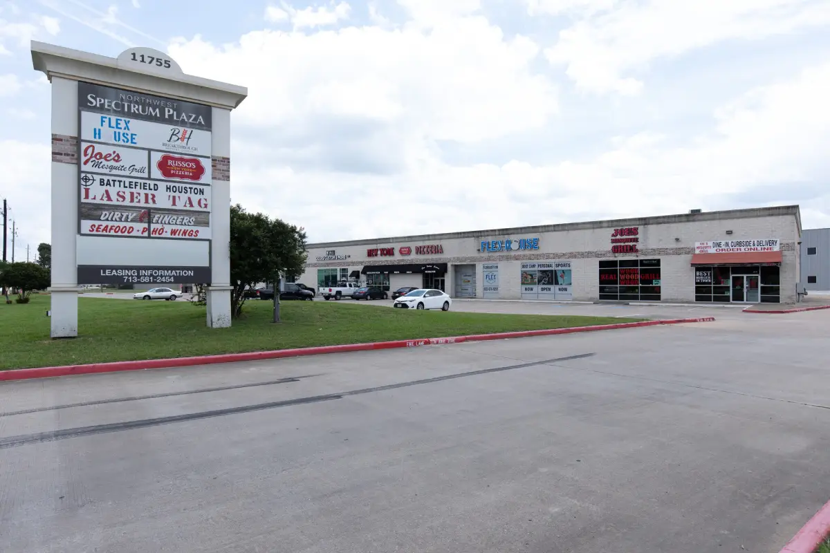 Northwest Spectrum Plaza